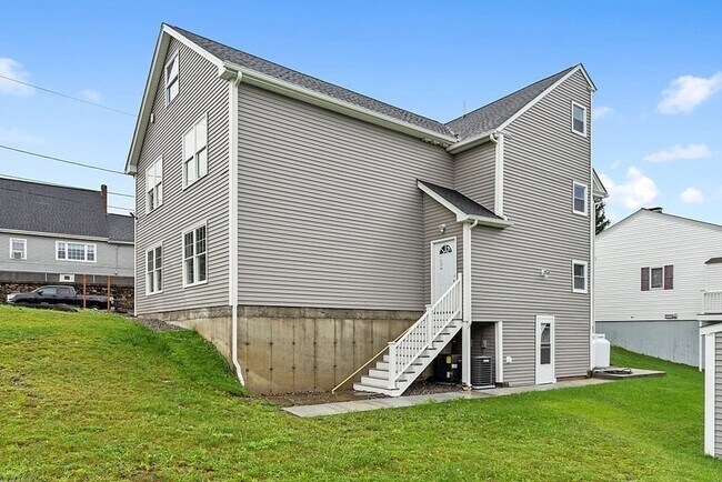 Building Photo - 53 Fenwood Rd