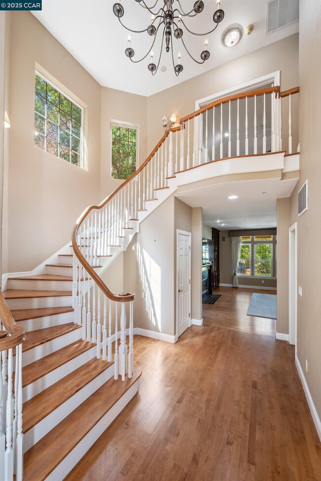 Building Photo - 20 Oak Crest Ln
