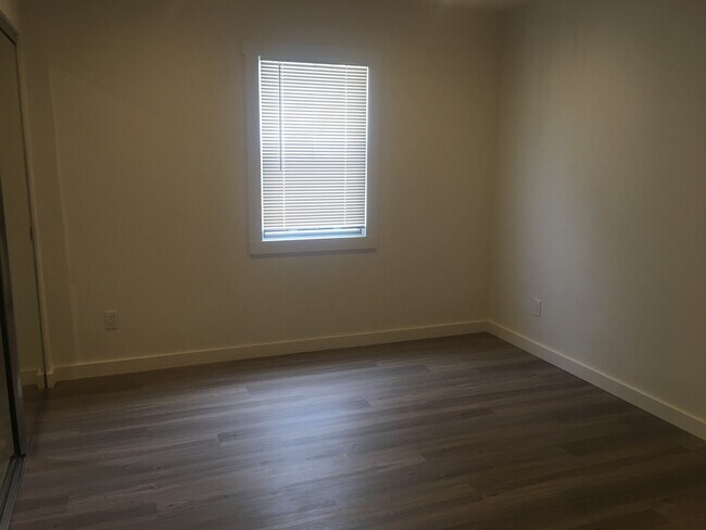 Building Photo - SDS T 1451-1451 1/2 A &amp; B