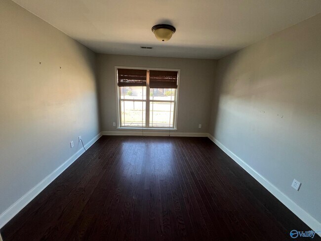 Building Photo - 206 Healey Dr