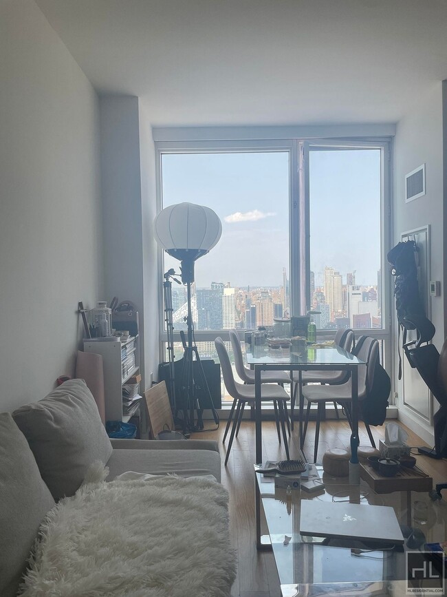 Building Photo - Dreamy Midtown West 1BR! WD in unit! 54th ...