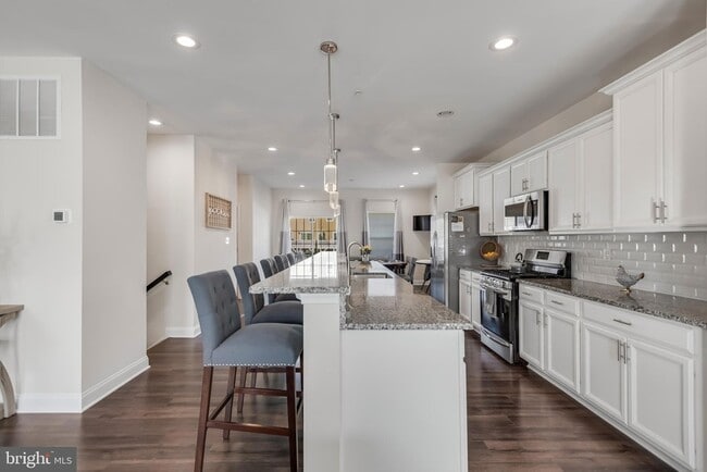 Building Photo - 11411 Tolkien Ave