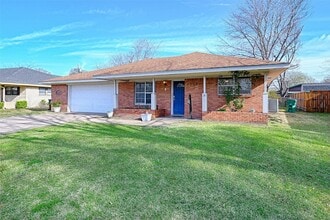 Building Photo - 2504 Burnett Dr