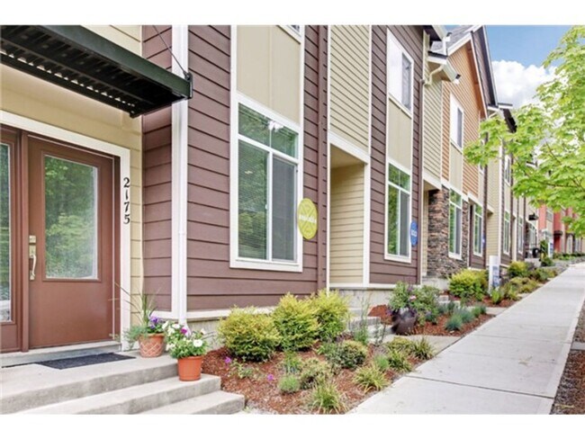 Building Photo - Bright & Spacious 2bed/2.5bath Townhome in Issaquah!