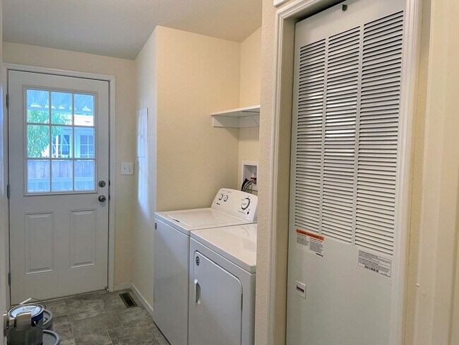 Building Photo - 3 Bedroom Mobile Home for rent!