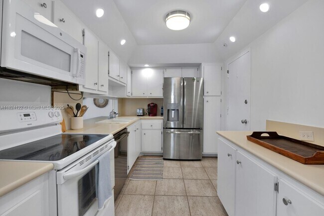 Building Photo - 177 Ocean Ln Dr