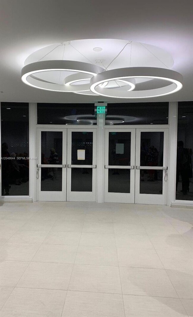 Building Photo - 2500 Parkview Dr