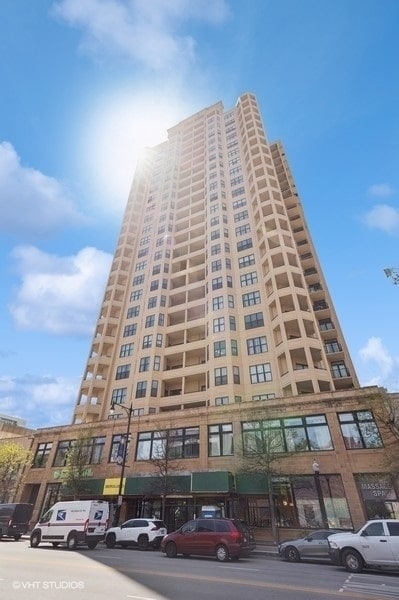 Primary Photo - 1464 S Michigan Ave