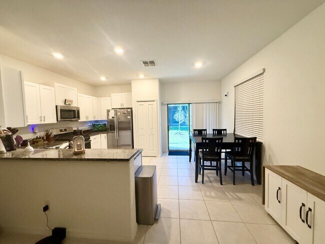 Building Photo - Bryant Square 2/2.5 1 car garage