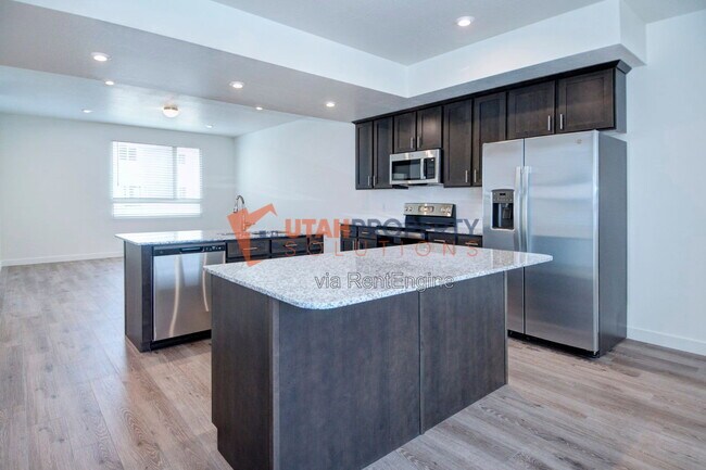 Building Photo - 1008 W 430 S
