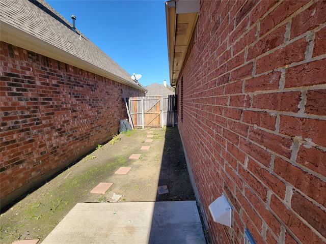 Building Photo - 9380 Snowberry Dr