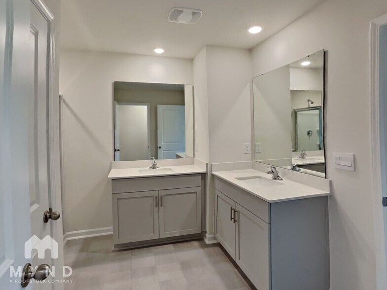 Building Photo - 513 Old Battle Bridge Rd