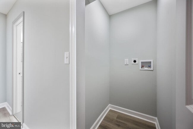 Building Photo - 328 S Macon St.