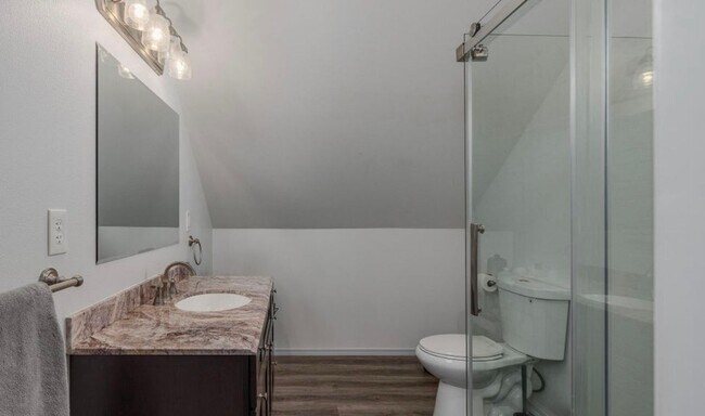 Building Photo - Single family home on 5 acres with a fenced back yard and Huge 3 car garage!  Gourmet Chefs Kitch...