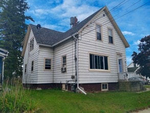 Building Photo - 2011 Monroe St