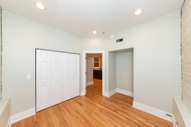 Building Photo - 1 bedroom in Chicago IL 60613
