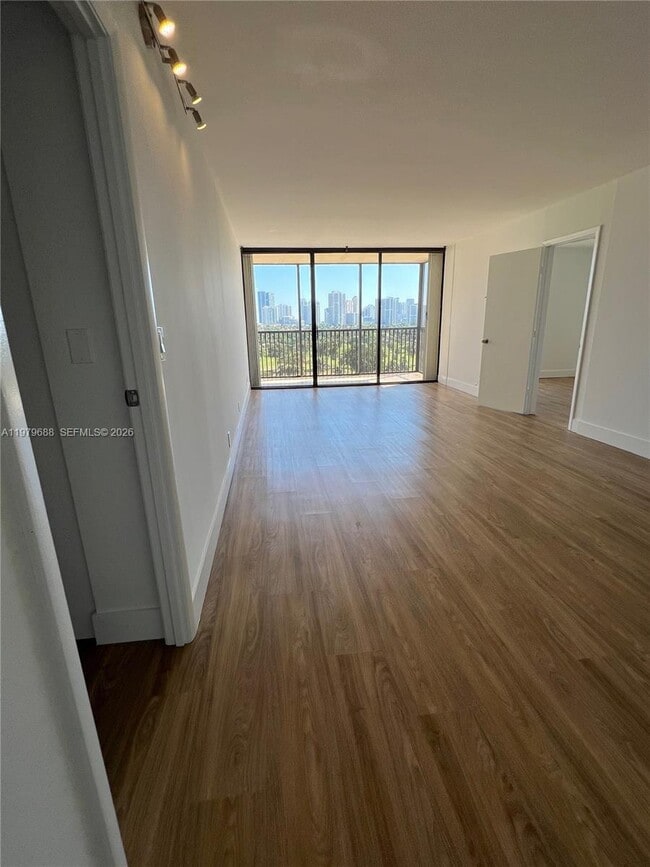 Building Photo - 20301 W Country Club Dr