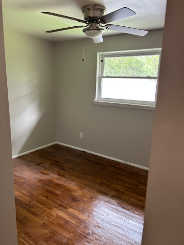 Building Photo - 1398 E Juliah Ave