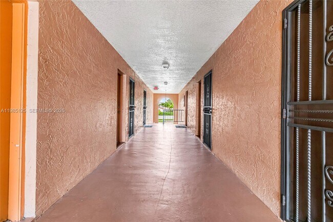 Building Photo - 7201 Miami Lakes Dr