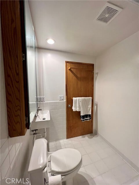 Building Photo - 12 Coach Rd