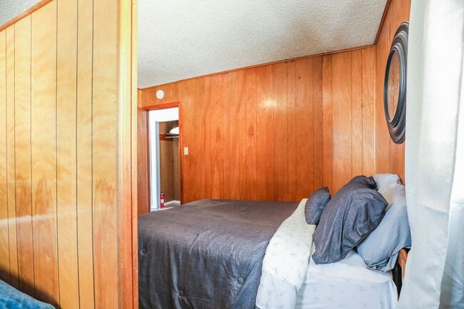 Building Photo - Cozy One Bedroom One Bath Retreat -  FURNI...