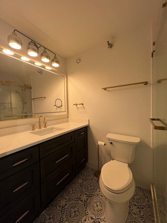 Building Photo - 70 W Huron St