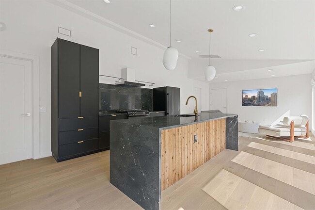 Building Photo - 2418 S 5th St