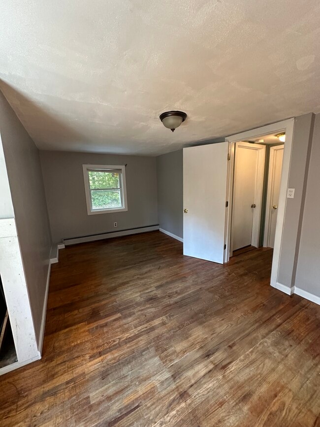 Building Photo - 20 Eastview Dr