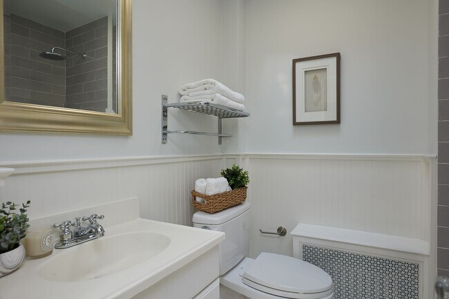 Building Photo - Historic Rowhouse in Central DC (Dupont) w...