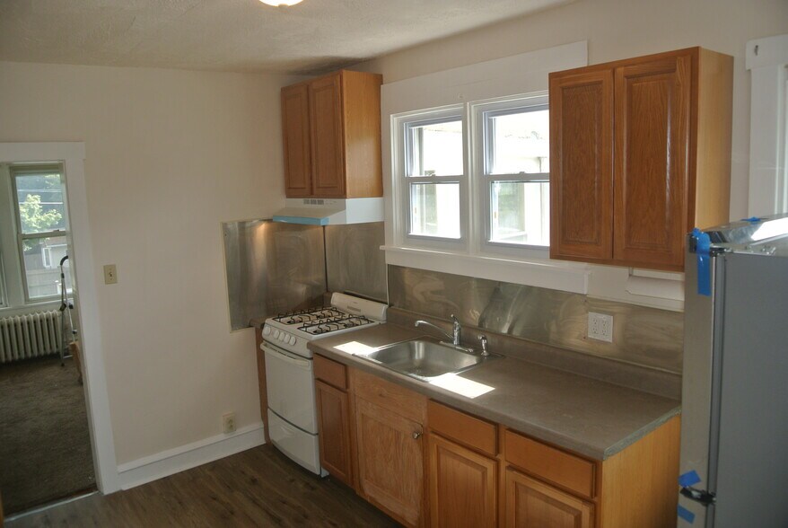 Building Photo - 328 High Street