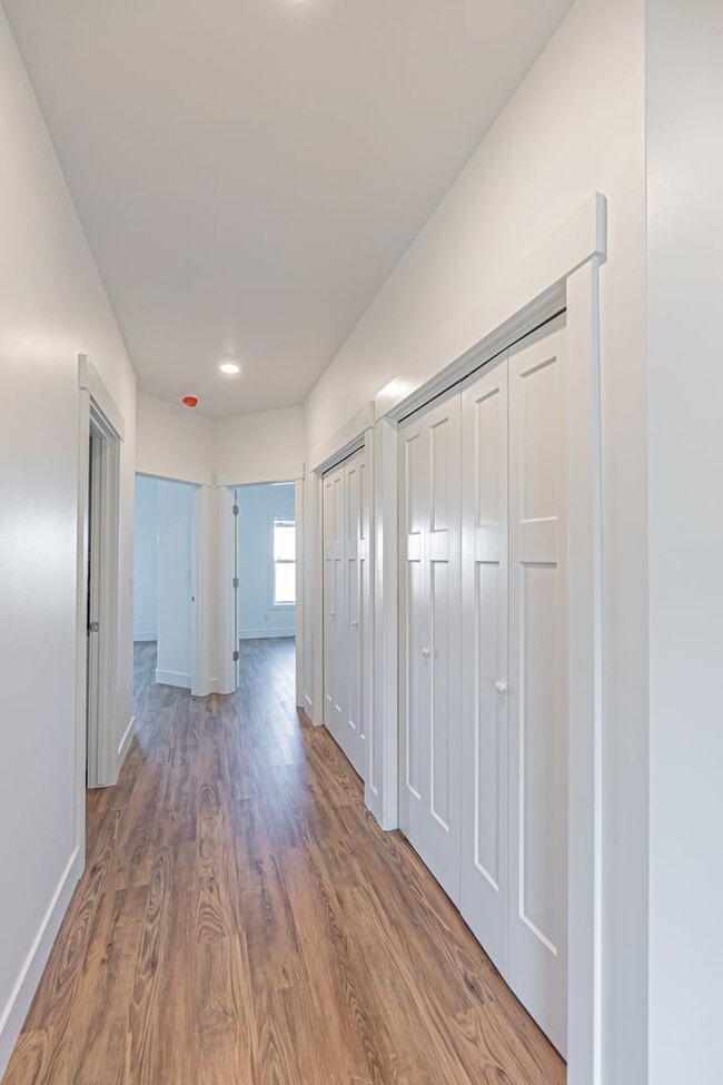 Building Photo - AVAILABLE TODAY - 3 Bed 2.5 Bath Townhome ...