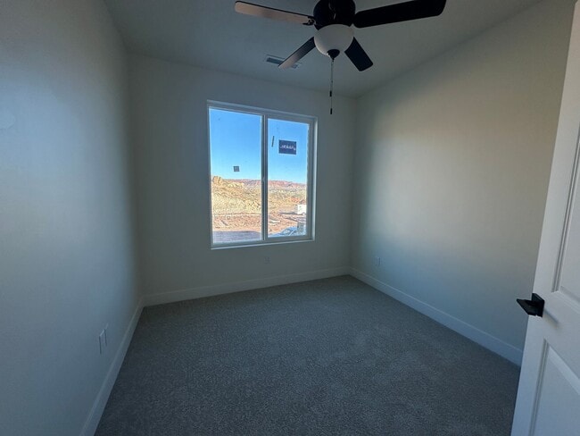 Building Photo - Brand New Townhome