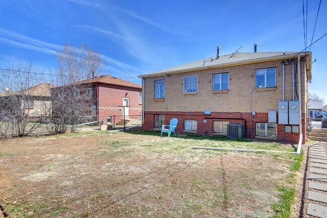 Building Photo - 3361 Leyden St