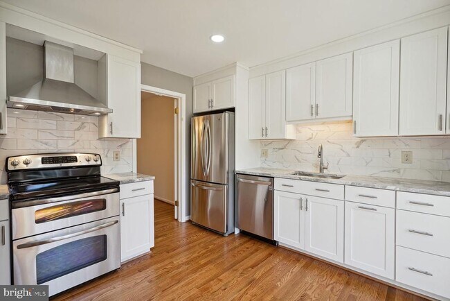 Building Photo - 3162 Borge St