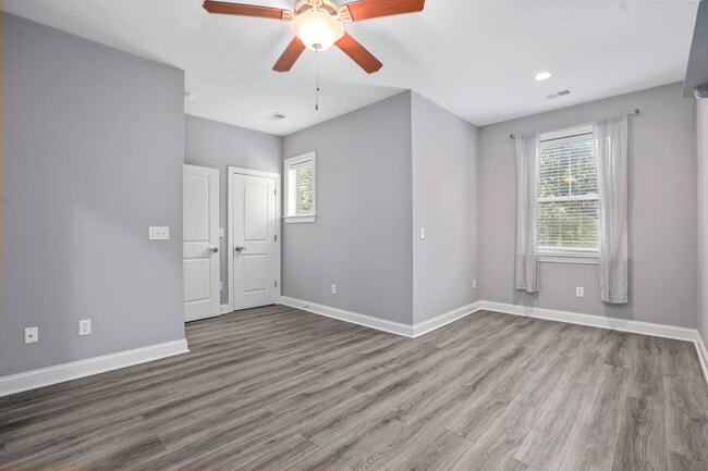 Building Photo - 1201 Dingle Rd