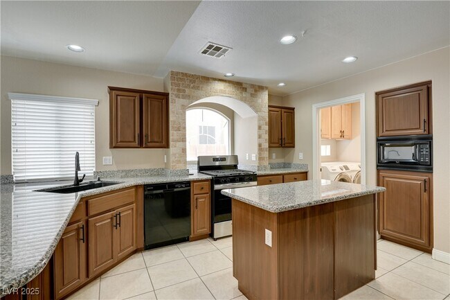 Building Photo - 10990 Fishers Island St