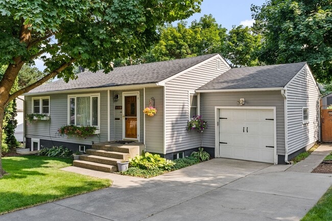 Building Photo - Beautiful South Perry Home