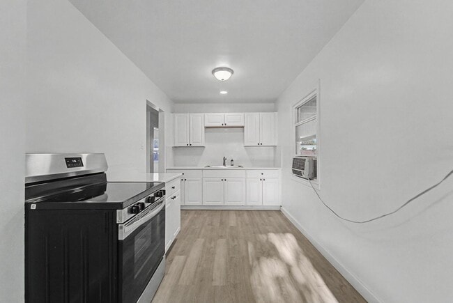 Building Photo - Beautifully Remodeled 3-Bedroom Home with Modern Upgrades