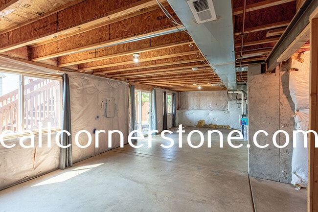 Building Photo - 4394 Crow Creek Dr