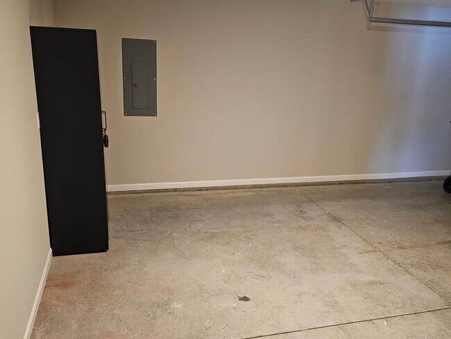 Building Photo - 814 Pierson Rd