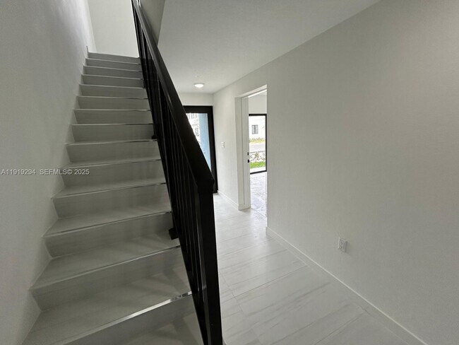 Building Photo - 14568 SW 261 St Ter