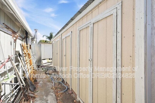 Building Photo - 2405 G St