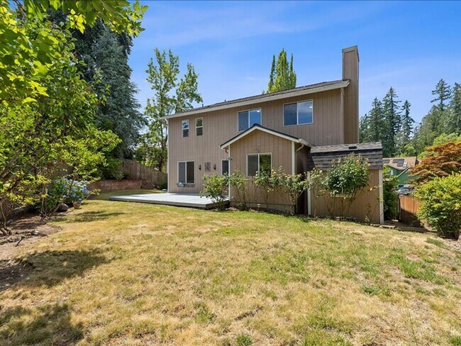 Building Photo - FOR RENT: MRS. CLEAN LIVED HERE! LOVELY HILLSBORO HOME AVAILABLE NOW! 4 BED, 2.5 BATH, 2 CAR GAR,...