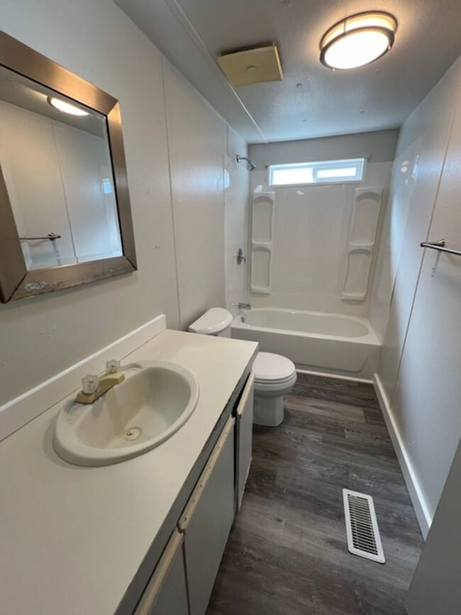 Building Photo - Stemilt Creek Home With Mountain Views!