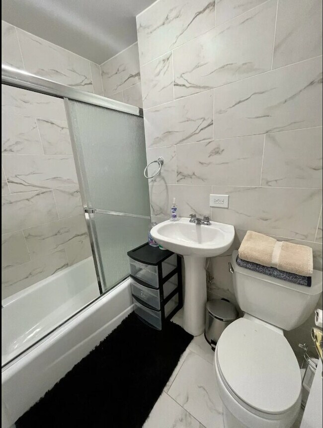 Building Photo - 446 W 50th St