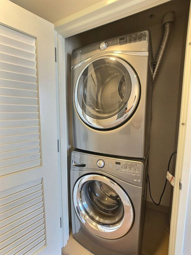 Building Photo - Luxury 1 Bedroom Condo at Axis on the 20th Floor – Custom Finishes Throughout, Beautiful Views!