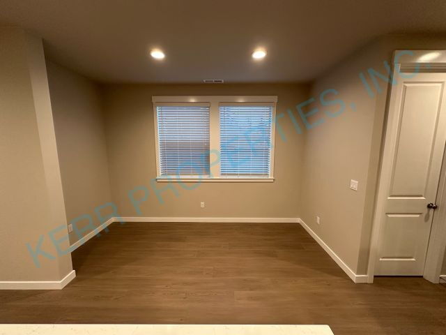 Building Photo - Spacious 3-Bed Townhouse with 2.5 Baths in Charming Happy Valley!