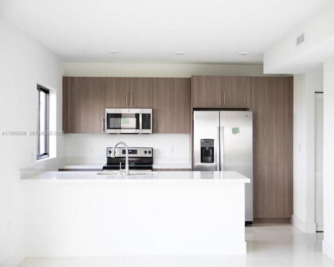 Building Photo - 238 NW 11th Ct