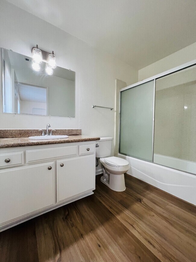 Building Photo - Light-Filled 4-Bed in San Pedro | Garage Parking, Utilities Included, Prime Location