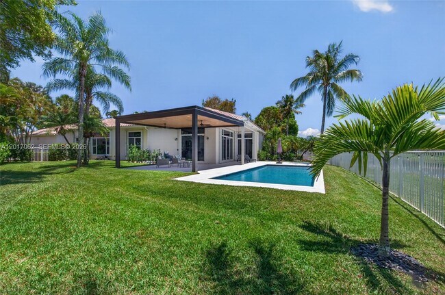 Building Photo - 2576 Bay Pointe Dr